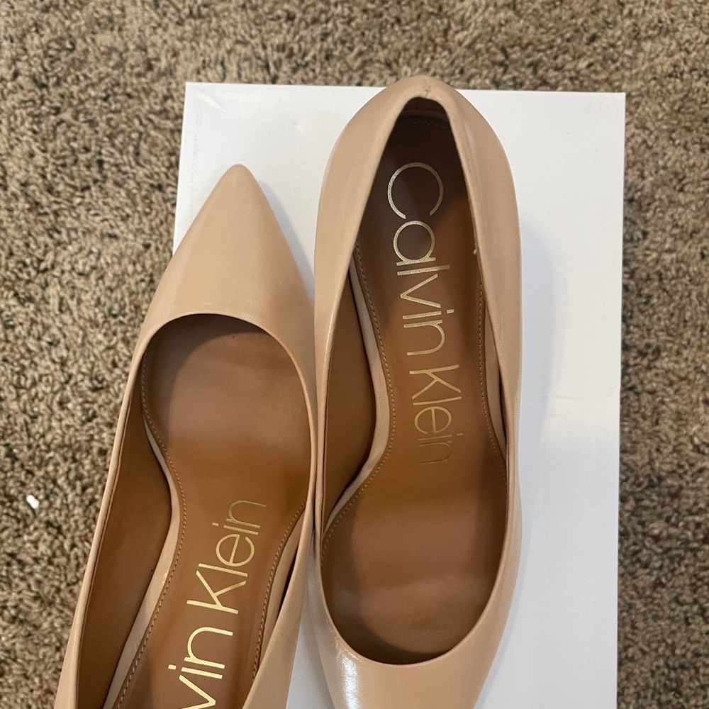 Calvin clean tan heels